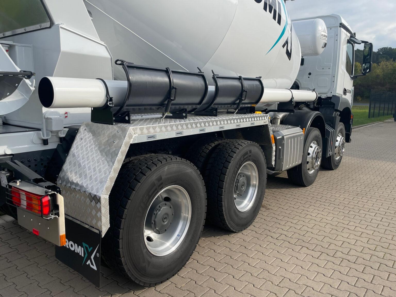 PVC-Rohr inkl. Halterung